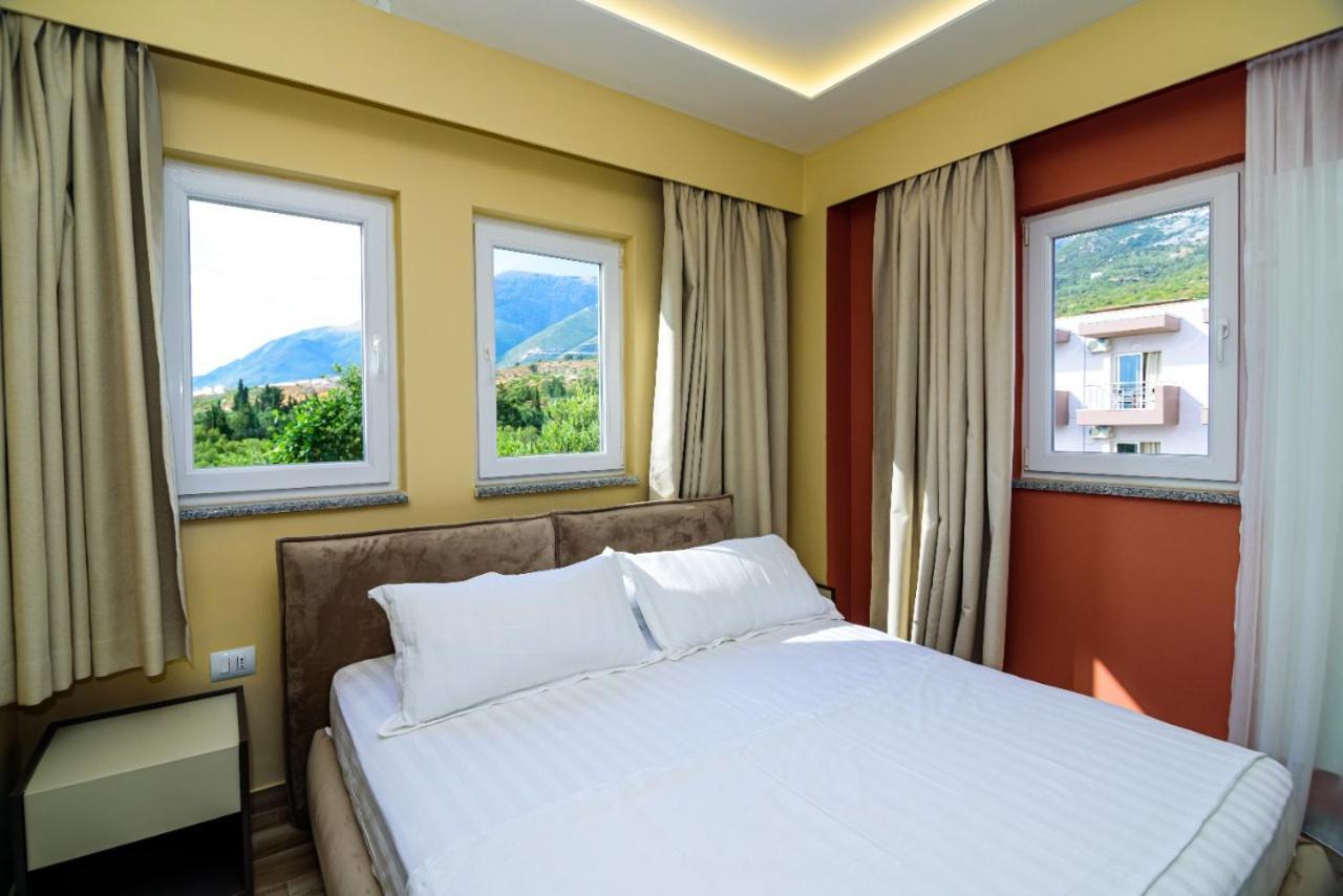 Hotel Orange Dhermi Bagian luar foto