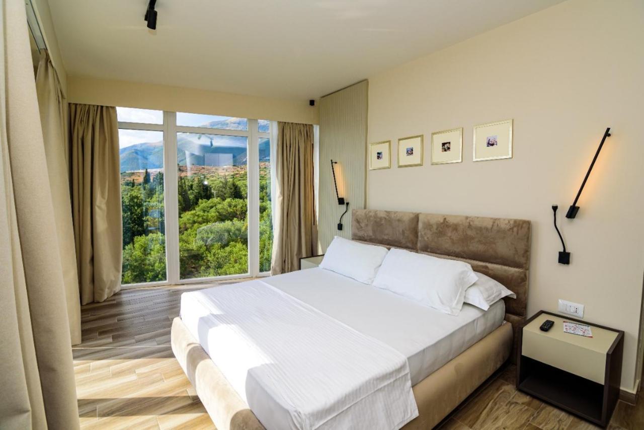 Hotel Orange Dhermi Bagian luar foto