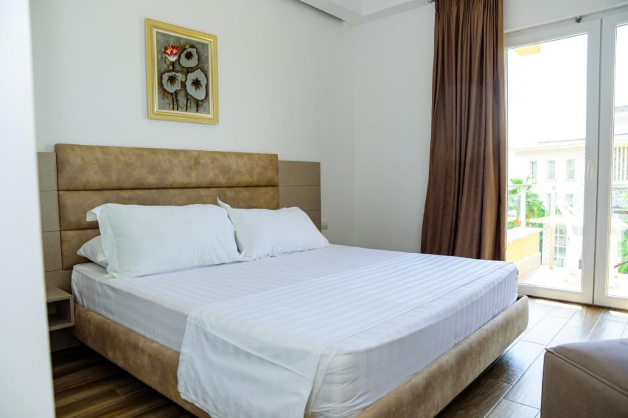 Hotel Orange Dhermi Bagian luar foto