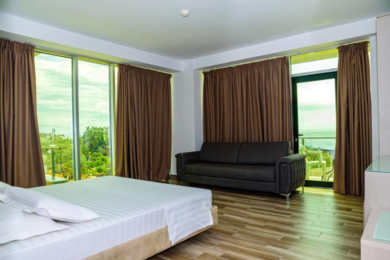 Hotel Orange Dhermi Bagian luar foto
