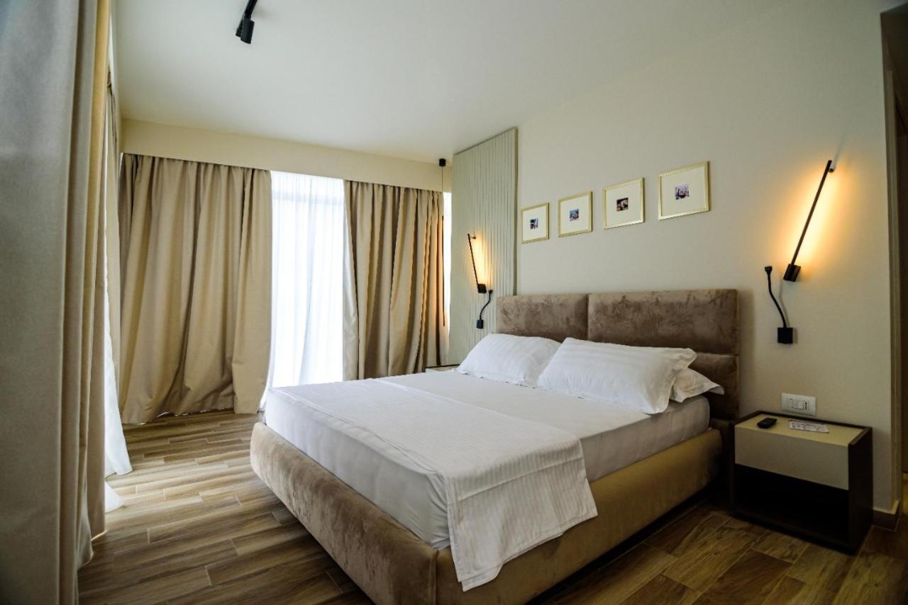 Hotel Orange Dhermi Bagian luar foto