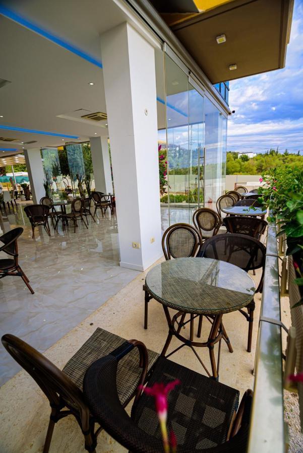 Hotel Orange Dhermi Bagian luar foto