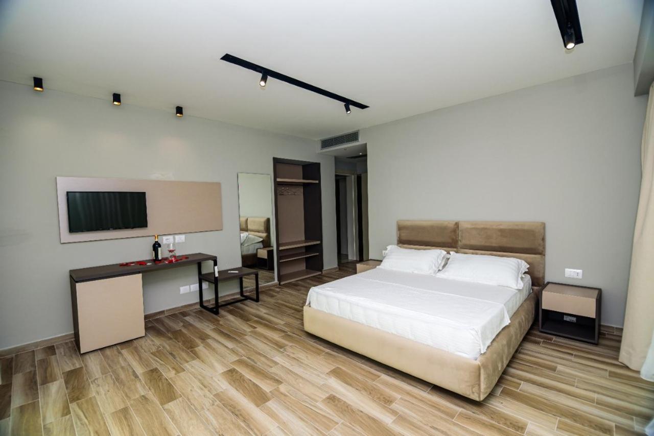Hotel Orange Dhermi Bagian luar foto