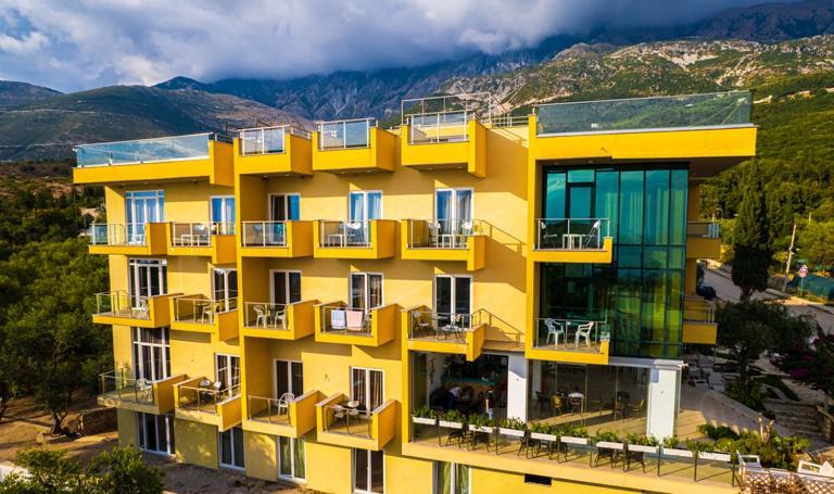 Hotel Orange Dhermi Bagian luar foto