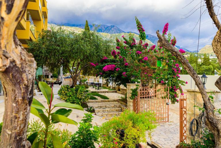 Hotel Orange Dhermi Bagian luar foto