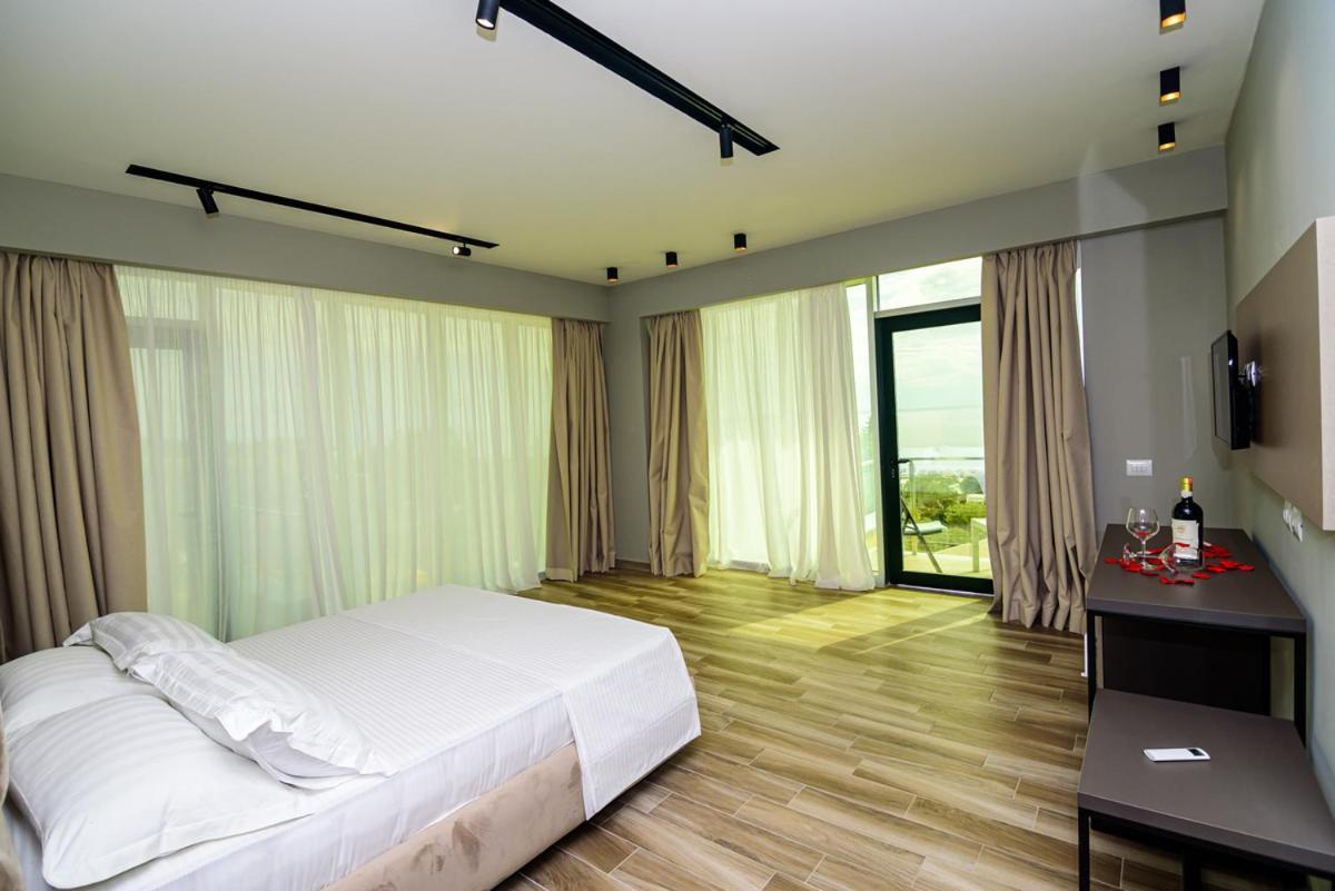 Hotel Orange Dhermi Bagian luar foto