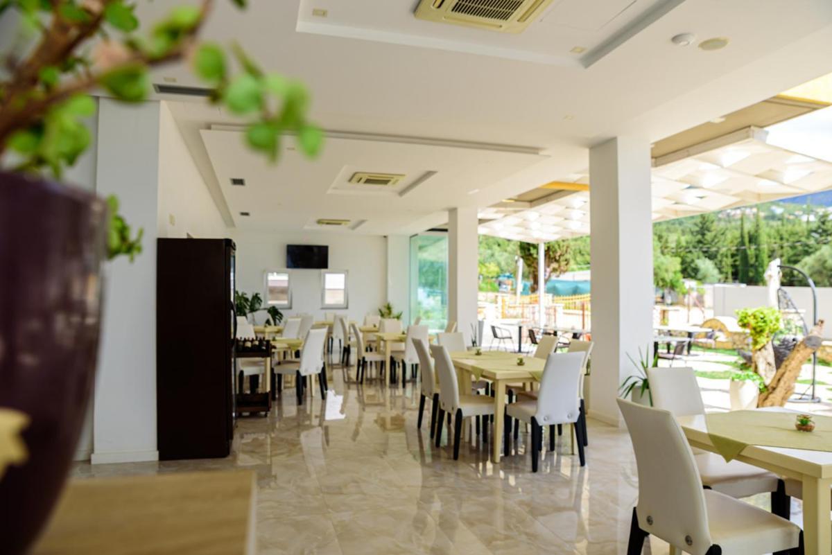 Hotel Orange Dhermi Bagian luar foto