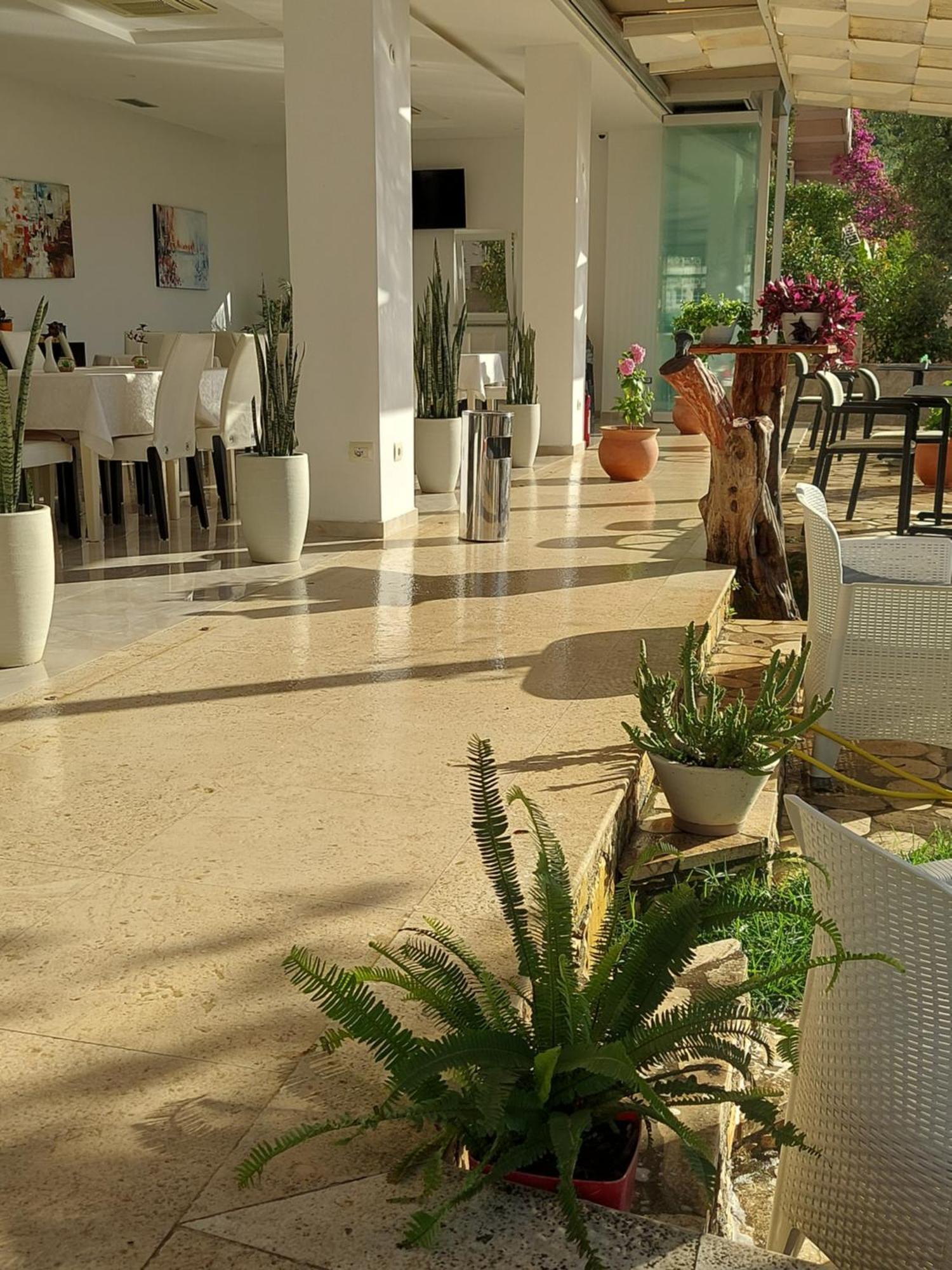 Hotel Orange Dhermi Bagian luar foto
