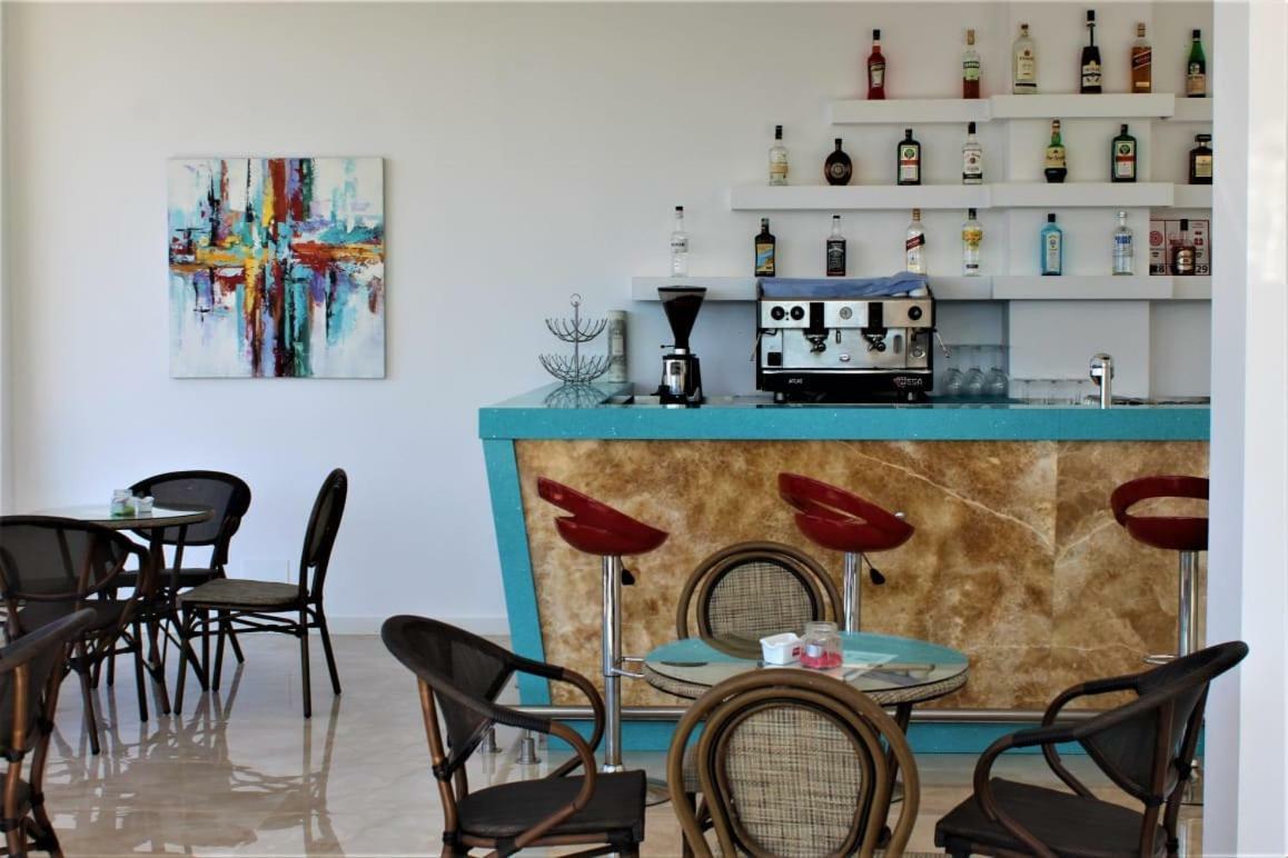 Hotel Orange Dhermi Bagian luar foto