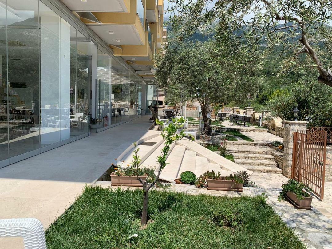 Hotel Orange Dhermi Bagian luar foto